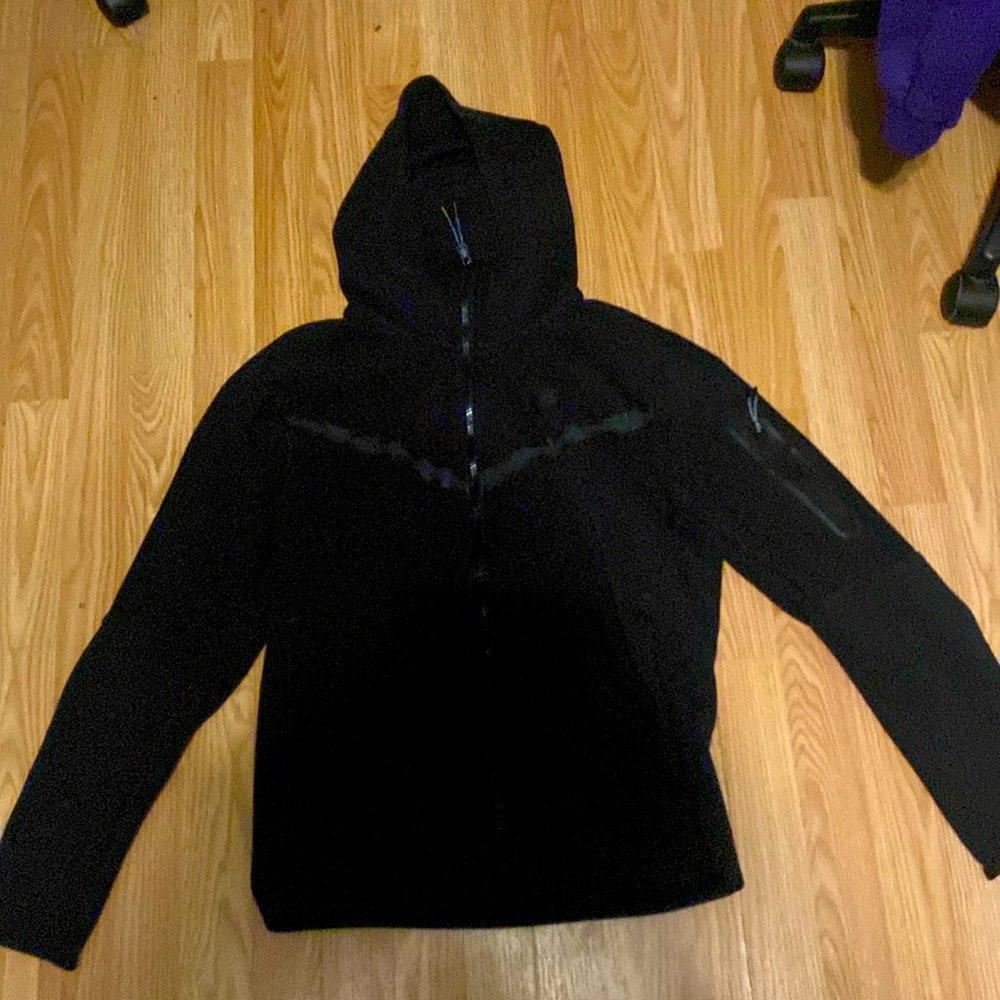 Black Nike tech